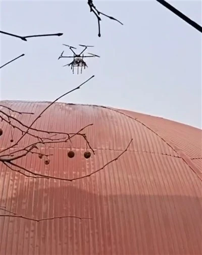 Drone Pembersih Dinding Selamat Daripada Bakul Gantung